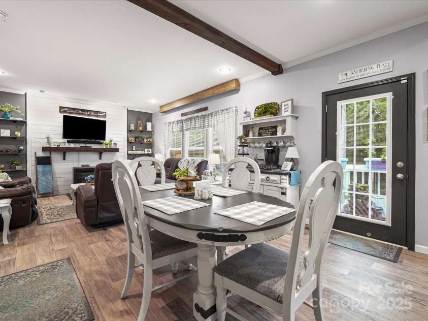 142 Hickory Road, Lexington, NC 27292.  MLS# CAR4269875, YatesRealty ID 29797. 