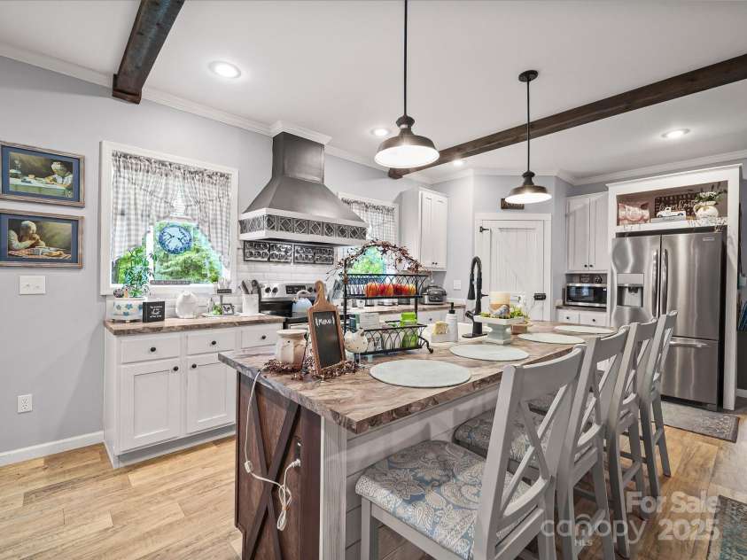 142 Hickory Road, Lexington, NC 27292.  MLS# CAR4269875, YatesRealty ID 29797. 