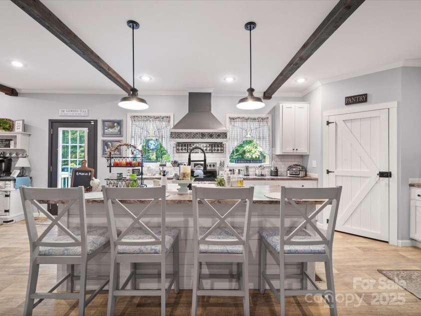 142 Hickory Road, Lexington, NC 27292.  MLS# CAR4269875, YatesRealty ID 29797. 