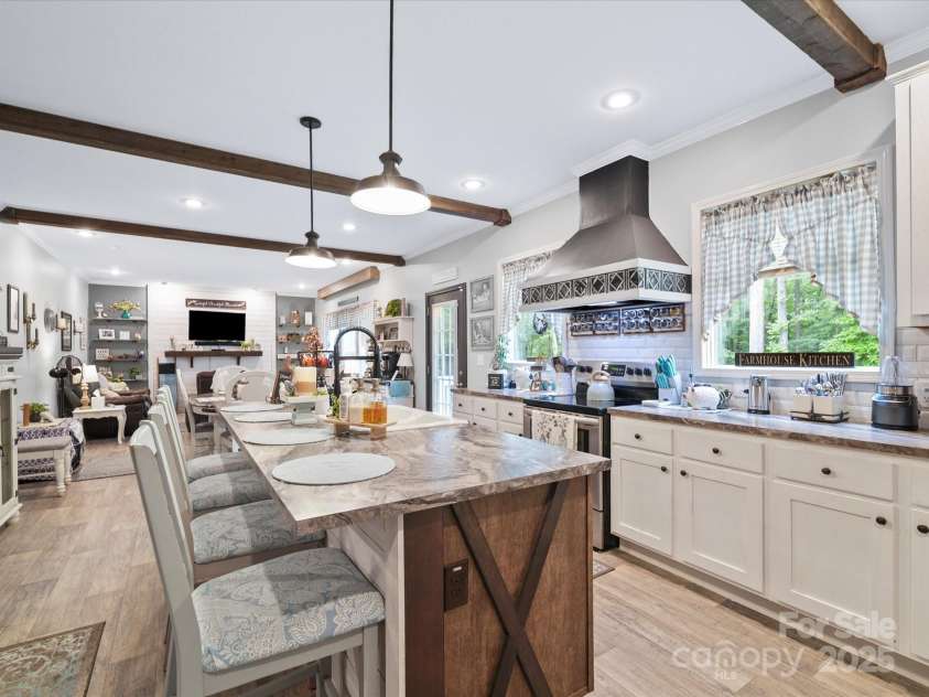 142 Hickory Road, Lexington, NC 27292.  MLS# CAR4269875, YatesRealty ID 29797. 