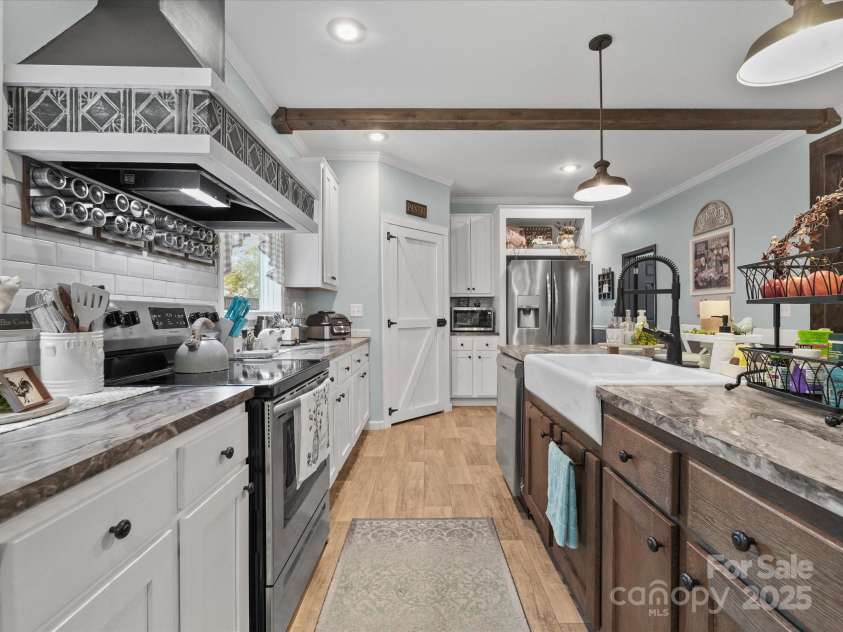 142 Hickory Road, Lexington, NC 27292.  MLS# CAR4269875, YatesRealty ID 29797. 