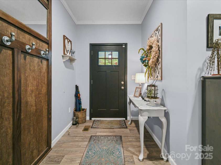 142 Hickory Road, Lexington, NC 27292.  MLS# CAR4269875, YatesRealty ID 29797. 