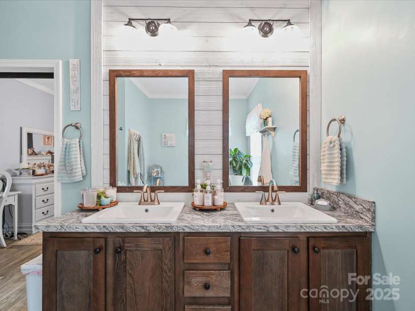 142 Hickory Road, Lexington, NC 27292.  MLS# CAR4269875, YatesRealty ID 29797. 