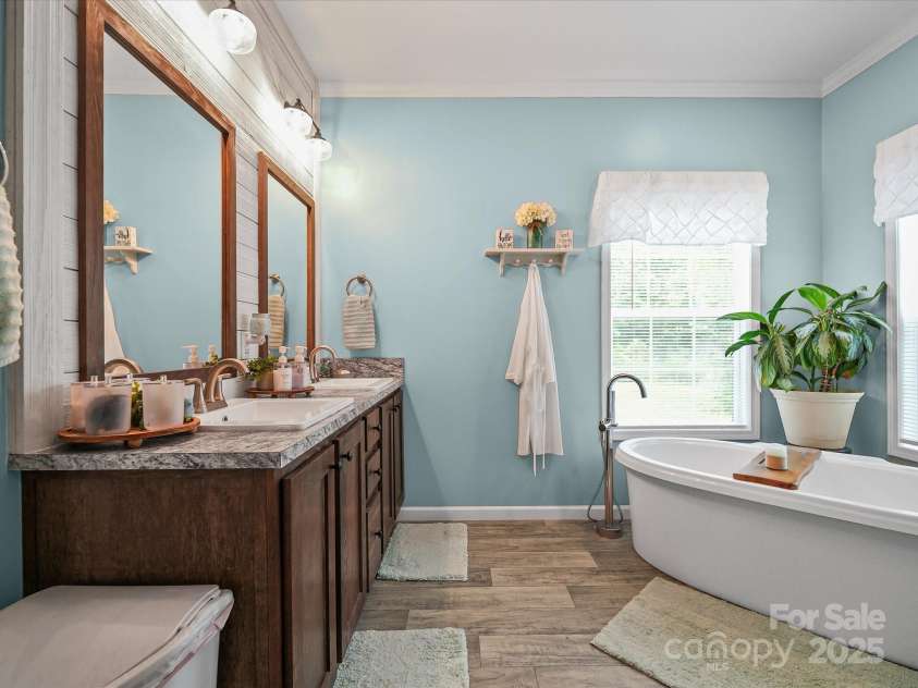 142 Hickory Road, Lexington, NC 27292.  MLS# CAR4269875, YatesRealty ID 29797. 