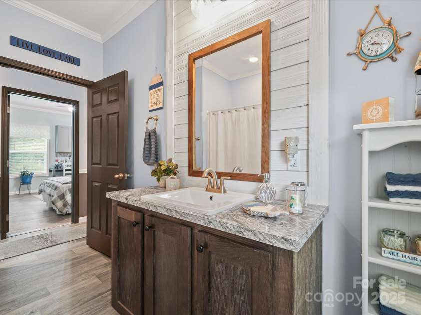 142 Hickory Road, Lexington, NC 27292.  MLS# CAR4269875, YatesRealty ID 29797. 