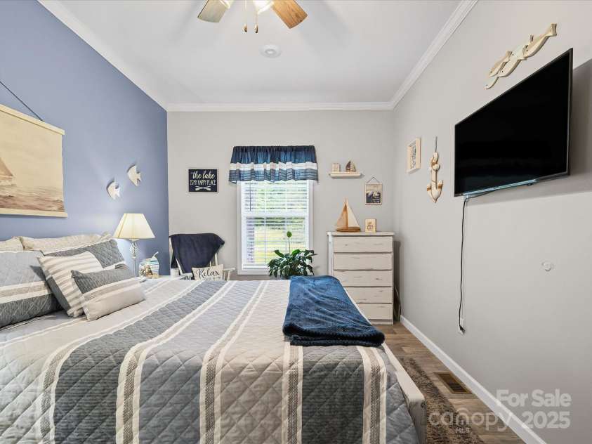 142 Hickory Road, Lexington, NC 27292.  MLS# CAR4269875, YatesRealty ID 29797. 