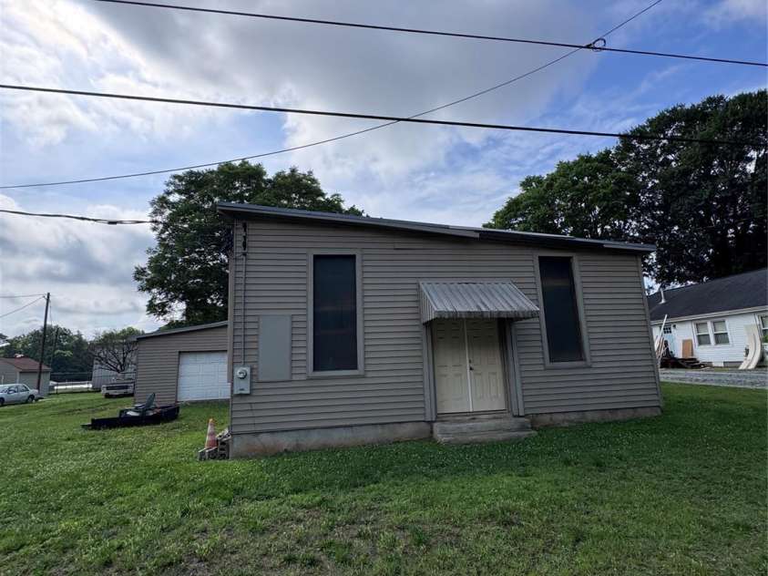 206 9th Street, Belmont, NC 28012.  MLS# CAR4392940, YatesRealty ID 29797. 