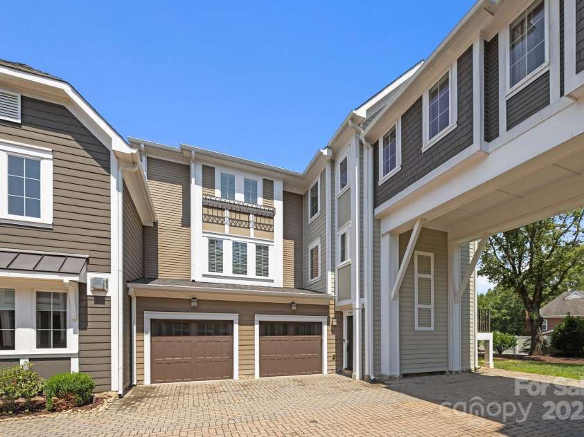 7919 Rea View Court, Charlotte, NC 28226.  MLS# CAR4279811, YatesRealty ID 29798. Boutique Luxury Southpark Community