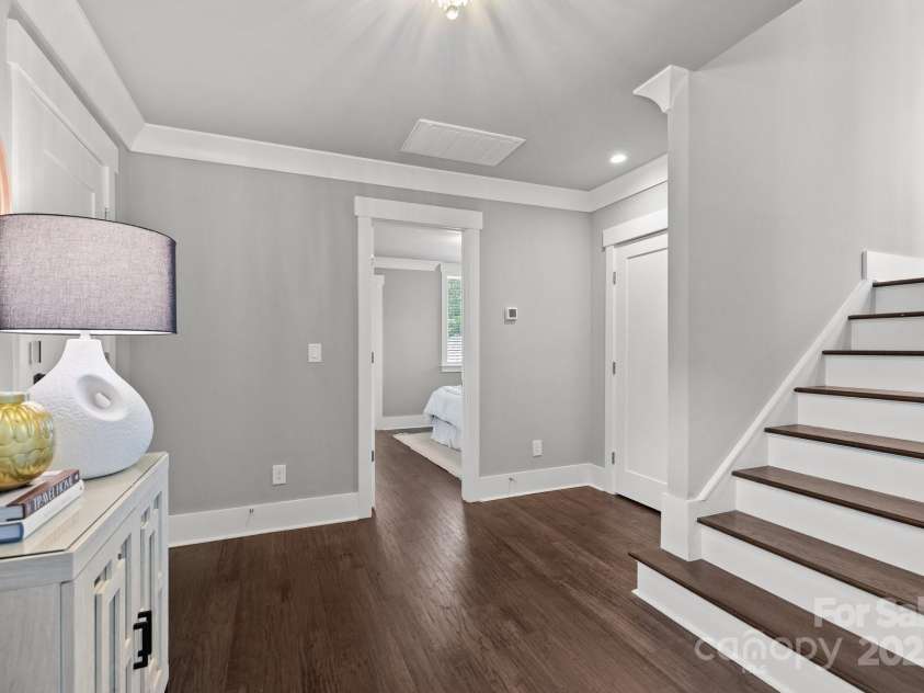 7919 Rea View Court, Charlotte, NC 28226.  MLS# CAR4279811, YatesRealty ID 29798. Entry Foyer