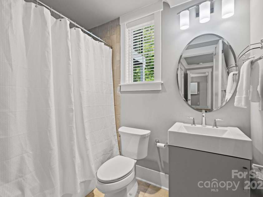7919 Rea View Court, Charlotte, NC 28226.  MLS# CAR4279811, YatesRealty ID 29798. Guest Bathroom
