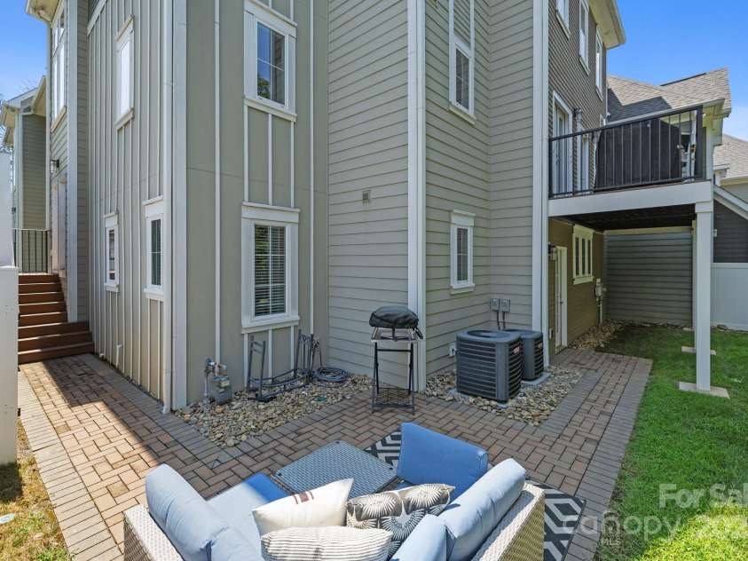 7919 Rea View Court, Charlotte, NC 28226.  MLS# CAR4279811, YatesRealty ID 29798. Paver Patio