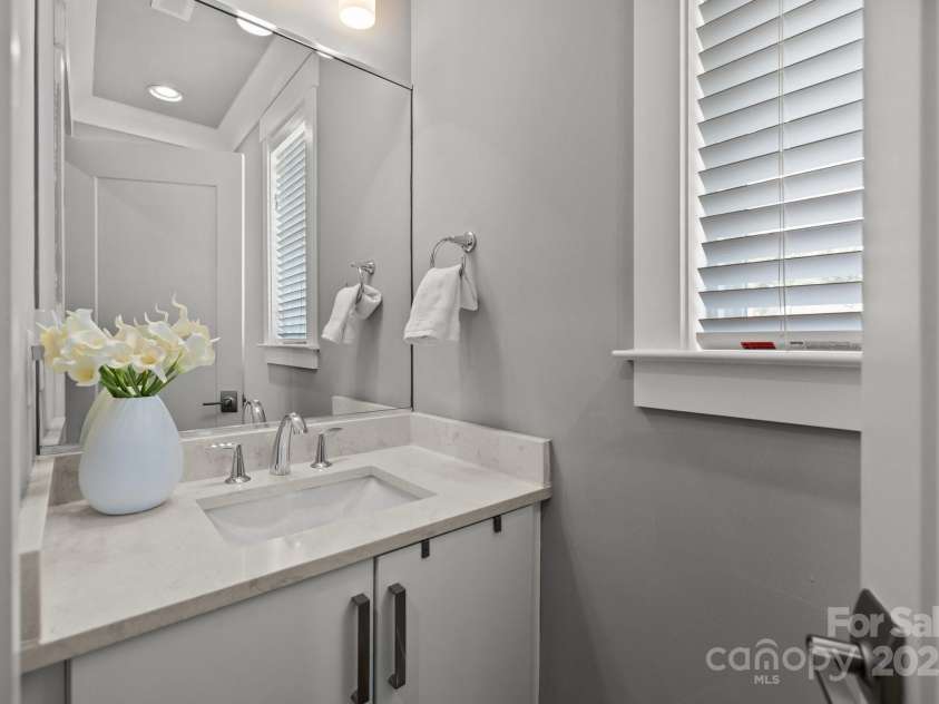 7919 Rea View Court, Charlotte, NC 28226.  MLS# CAR4279811, YatesRealty ID 29798. Powder Rm on Main