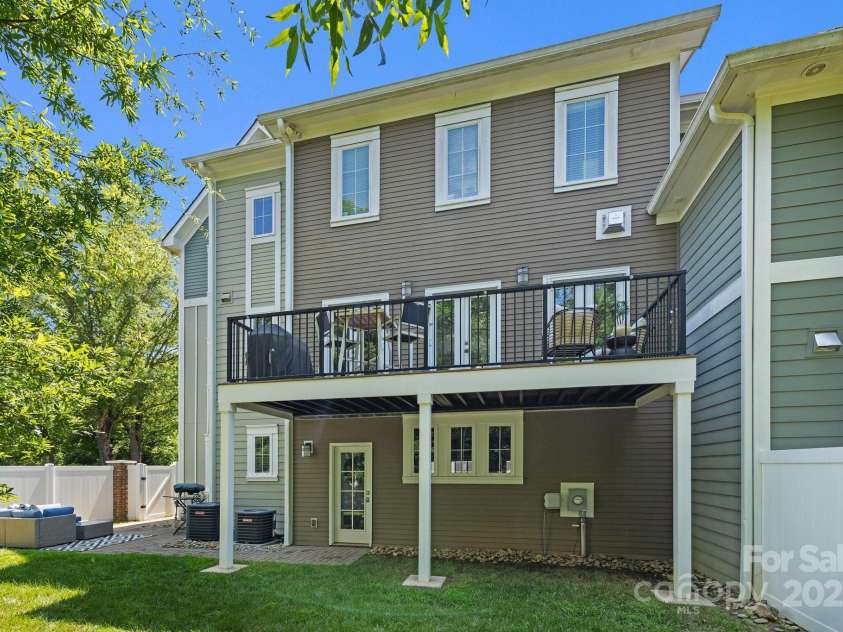 7919 Rea View Court, Charlotte, NC 28226.  MLS# CAR4279811, YatesRealty ID 29798. Privacy galore.