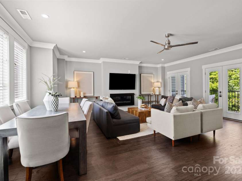 7919 Rea View Court, Charlotte, NC 28226.  MLS# CAR4279811, YatesRealty ID 29798. The Great Room