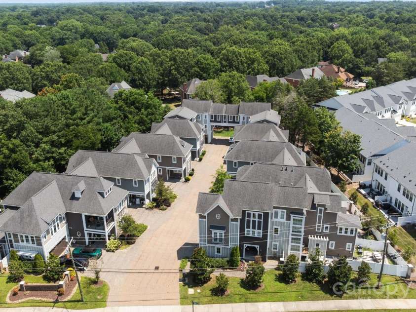 7919 Rea View Court, Charlotte, NC 28226.  MLS# CAR4279811, YatesRealty ID 29798. The Rea View Court Community with 10 luxury townhomes.