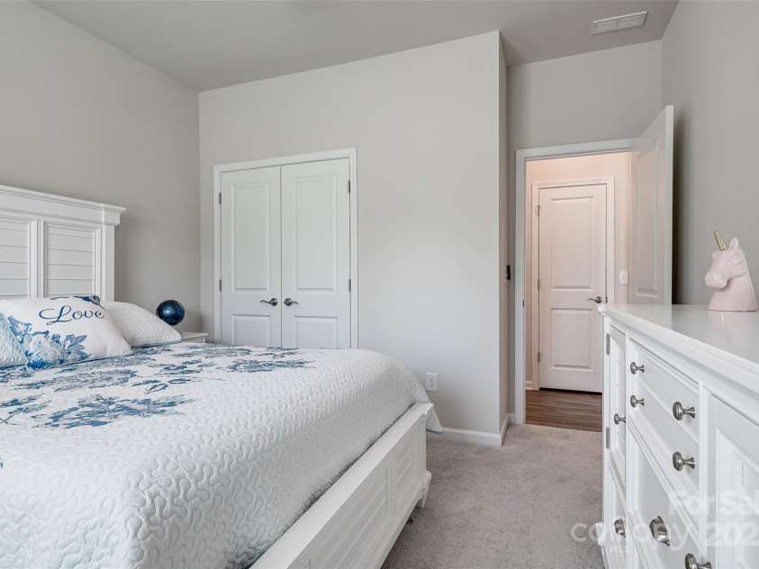 14150 Southbridge Forest Drive, Charlotte, NC 28273.  MLS# CAR4285972, YatesRealty ID 29799. 