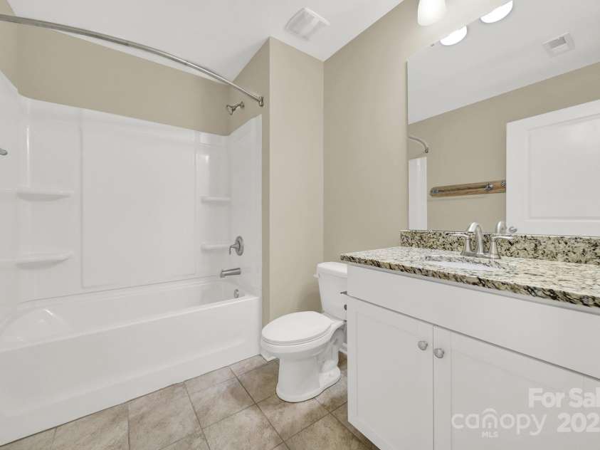 2471 Palmdale Walk Drive, Fort Mill, SC 29708.  MLS# CAR4206636, YatesRealty ID 2980. Full bath upstairs