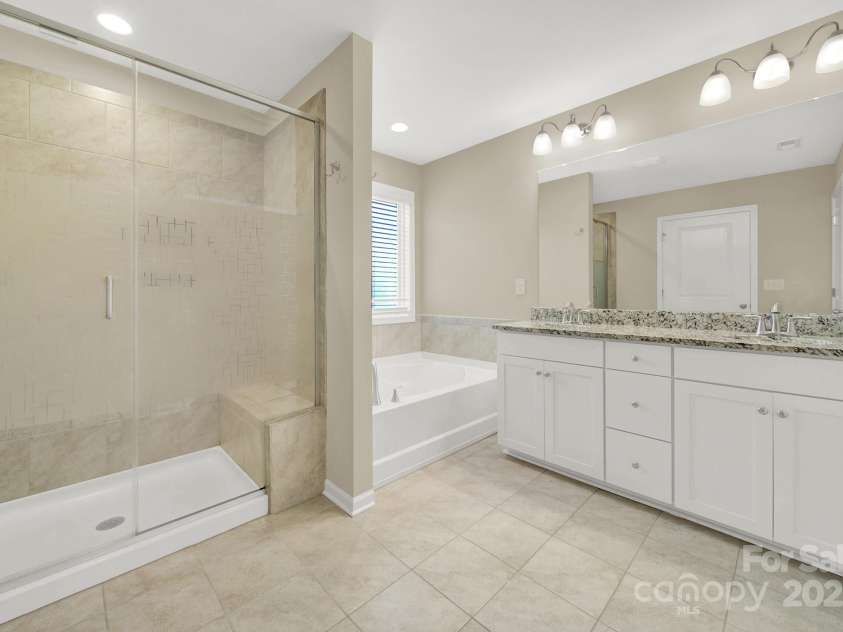 2471 Palmdale Walk Drive, Fort Mill, SC 29708.  MLS# CAR4206636, YatesRealty ID 2980. Primary bath
