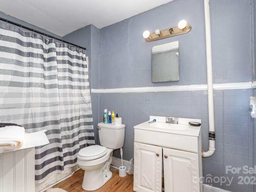 616 Mebane Street, Burlington, NC 27217.  MLS# CAR4228232, YatesRealty ID 2980. 