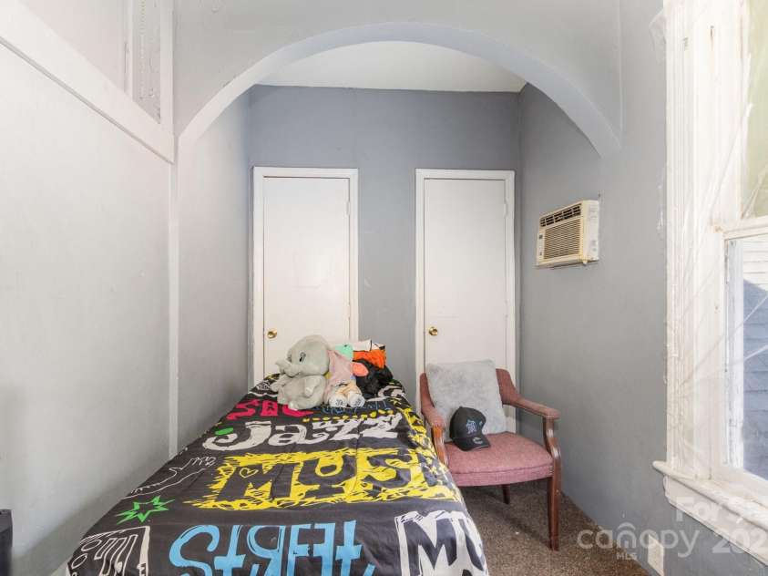 616 Mebane Street, Burlington, NC 27217.  MLS# CAR4228232, YatesRealty ID 2980. 