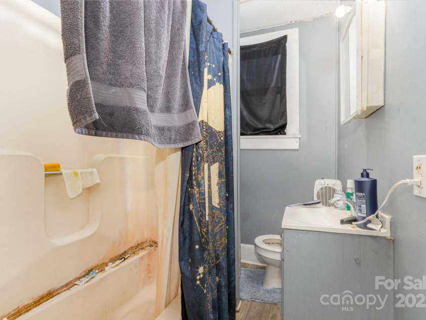 616 Mebane Street, Burlington, NC 27217.  MLS# CAR4228232, YatesRealty ID 2980. 