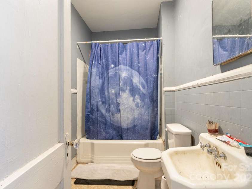 616 Mebane Street, Burlington, NC 27217.  MLS# CAR4228232, YatesRealty ID 2980. 