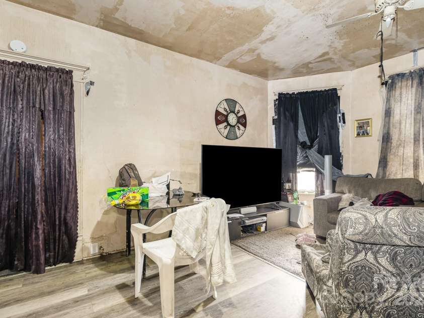 616 Mebane Street, Burlington, NC 27217.  MLS# CAR4228232, YatesRealty ID 2980. 