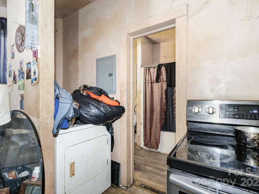 616 Mebane Street, Burlington, NC 27217.  MLS# CAR4228232, YatesRealty ID 2980. 