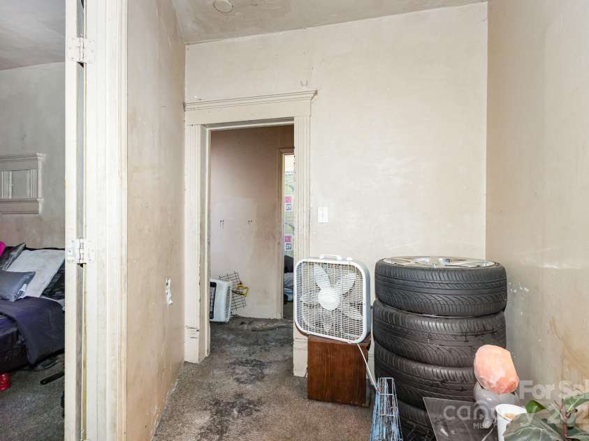 616 Mebane Street, Burlington, NC 27217.  MLS# CAR4228232, YatesRealty ID 2980. 