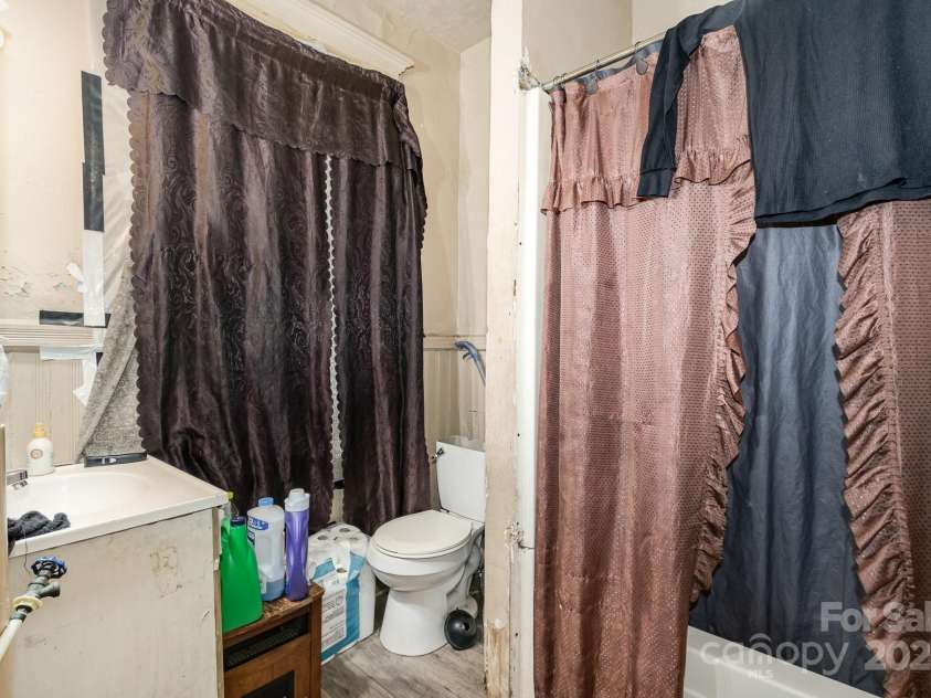 616 Mebane Street, Burlington, NC 27217.  MLS# CAR4228232, YatesRealty ID 2980. 