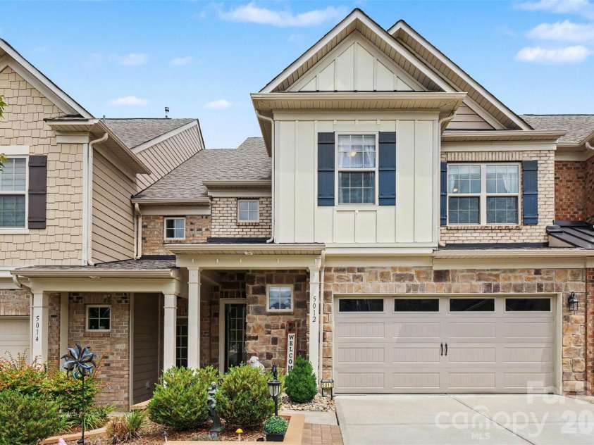 5012 Forest Hills Place, Fort Mill, SC 29707.  MLS# CAR4392199, YatesRealty ID 29801. 