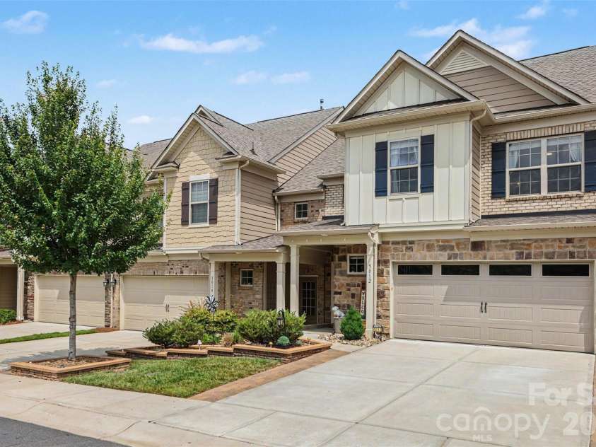 5012 Forest Hills Place, Fort Mill, SC 29707.  MLS# CAR4392199, YatesRealty ID 29801. 
