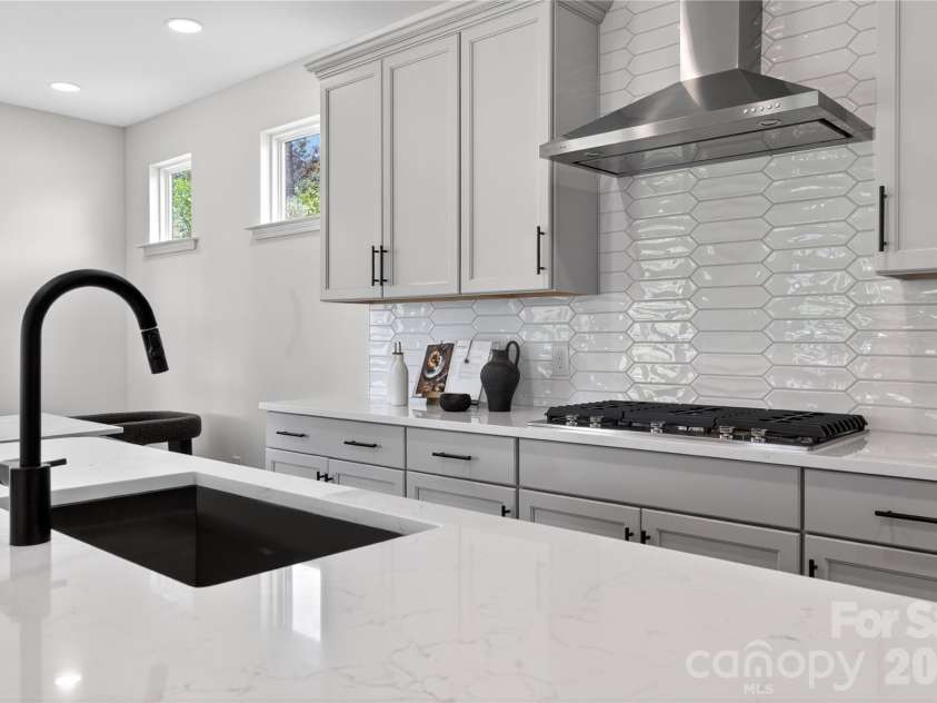 14029 Roosevelt Grove Drive, Huntersville, NC 28078.  MLS# CAR4392981, YatesRealty ID 29802. Kitchen