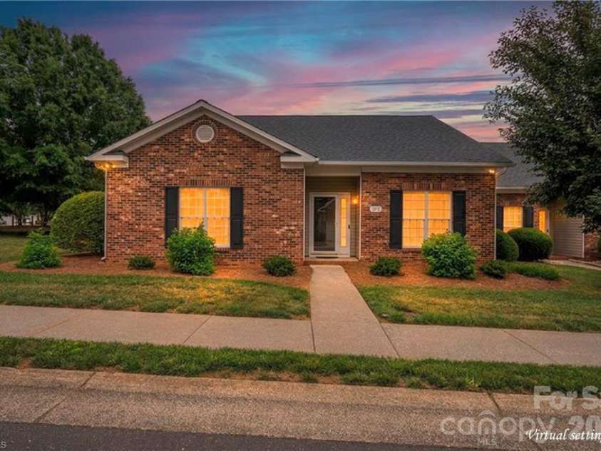 195 Stadium Oaks Drive, Clemmons, NC 27012.  MLS# CAR4392990, YatesRealty ID 29803. 