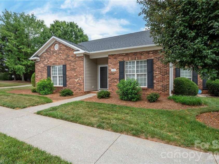 195 Stadium Oaks Drive, Clemmons, NC 27012.  MLS# CAR4392990, YatesRealty ID 29803. 