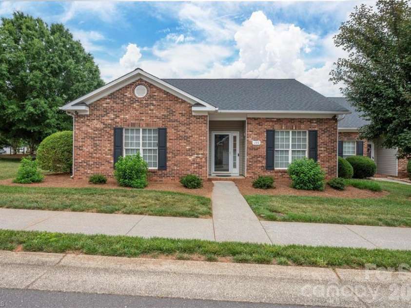 195 Stadium Oaks Drive, Clemmons, NC 27012.  MLS# CAR4392990, YatesRealty ID 29803. 