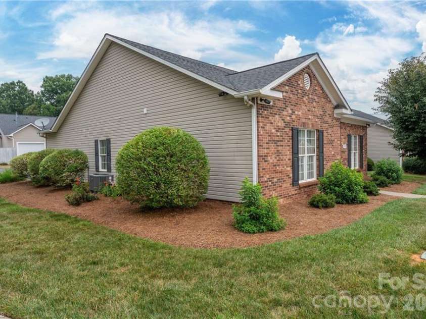 195 Stadium Oaks Drive, Clemmons, NC 27012.  MLS# CAR4392990, YatesRealty ID 29803. 