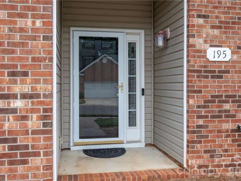 195 Stadium Oaks Drive, Clemmons, NC 27012.  MLS# CAR4392990, YatesRealty ID 29803. 