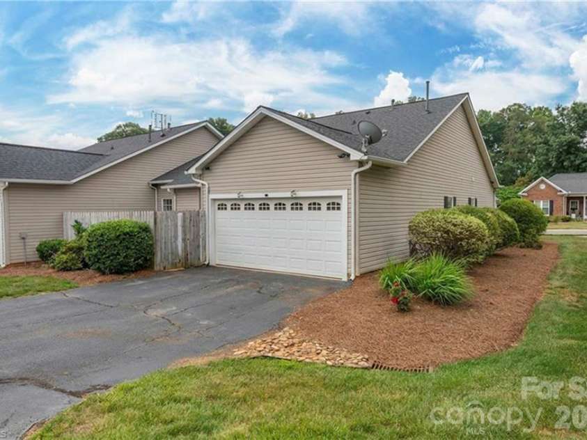 195 Stadium Oaks Drive, Clemmons, NC 27012.  MLS# CAR4392990, YatesRealty ID 29803. 