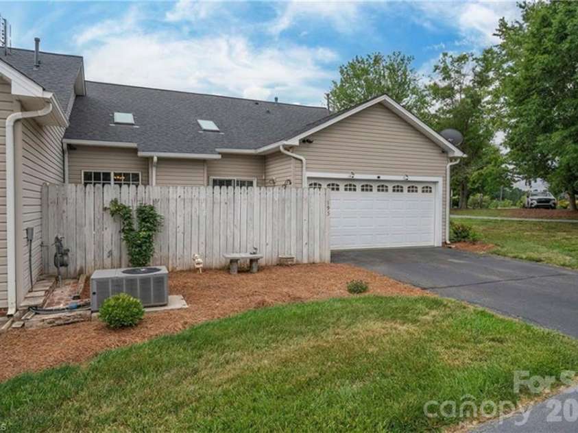 195 Stadium Oaks Drive, Clemmons, NC 27012.  MLS# CAR4392990, YatesRealty ID 29803. 