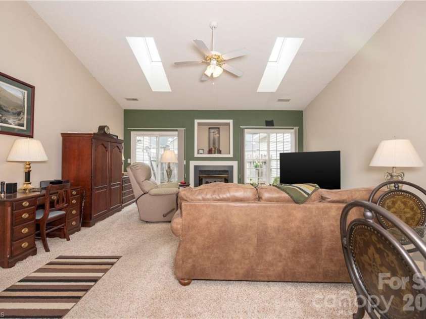 195 Stadium Oaks Drive, Clemmons, NC 27012.  MLS# CAR4392990, YatesRealty ID 29803. 