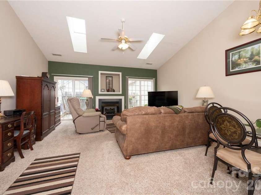 195 Stadium Oaks Drive, Clemmons, NC 27012.  MLS# CAR4392990, YatesRealty ID 29803. 