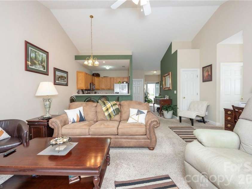 195 Stadium Oaks Drive, Clemmons, NC 27012.  MLS# CAR4392990, YatesRealty ID 29803. 