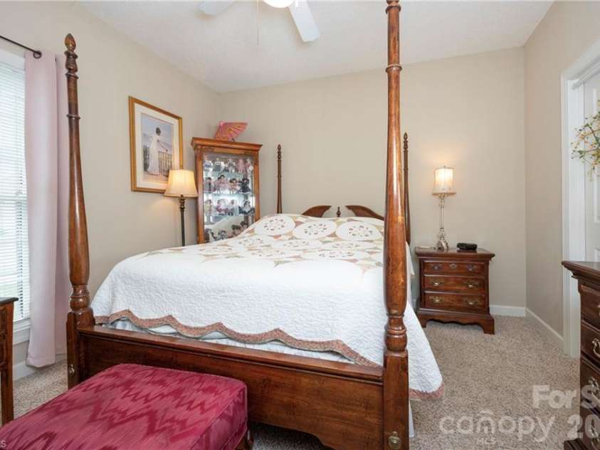 195 Stadium Oaks Drive, Clemmons, NC 27012.  MLS# CAR4392990, YatesRealty ID 29803. 