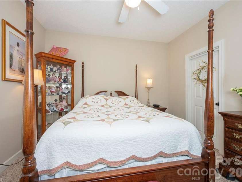 195 Stadium Oaks Drive, Clemmons, NC 27012.  MLS# CAR4392990, YatesRealty ID 29803. 