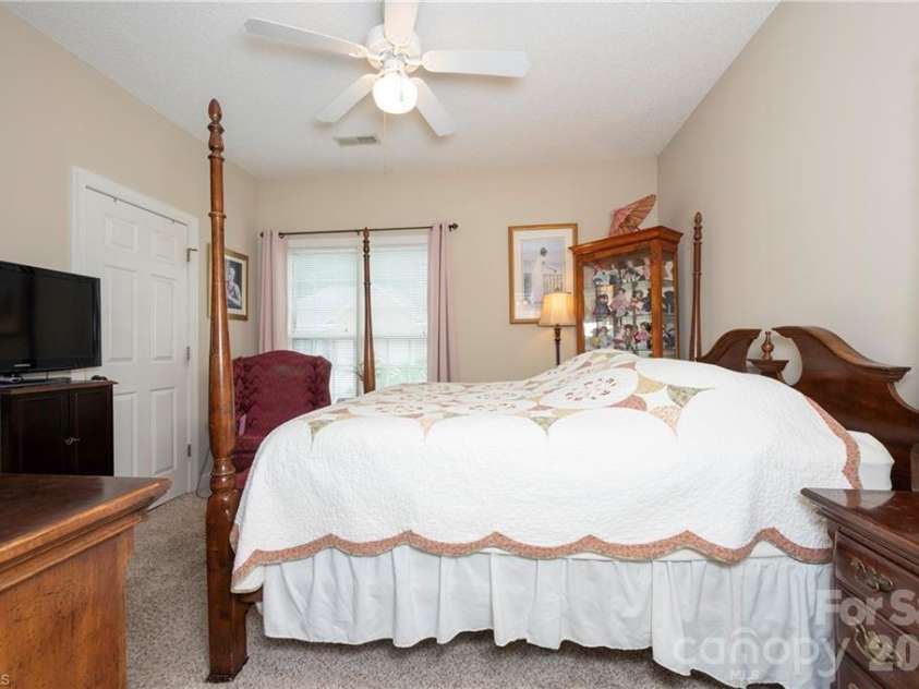 195 Stadium Oaks Drive, Clemmons, NC 27012.  MLS# CAR4392990, YatesRealty ID 29803. 