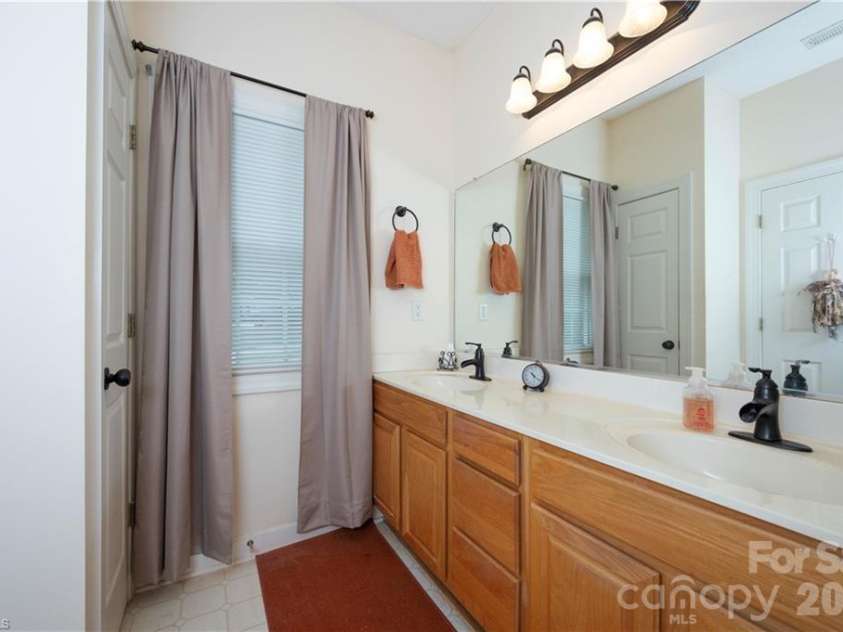 195 Stadium Oaks Drive, Clemmons, NC 27012.  MLS# CAR4392990, YatesRealty ID 29803. 