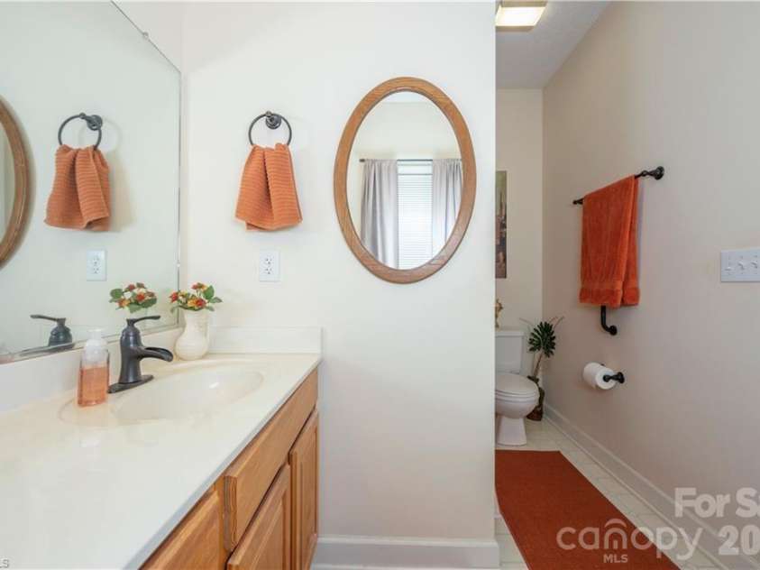 195 Stadium Oaks Drive, Clemmons, NC 27012.  MLS# CAR4392990, YatesRealty ID 29803. 