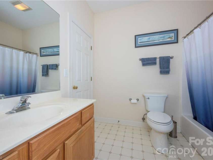 195 Stadium Oaks Drive, Clemmons, NC 27012.  MLS# CAR4392990, YatesRealty ID 29803. 