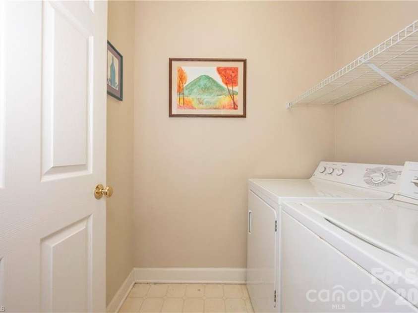 195 Stadium Oaks Drive, Clemmons, NC 27012.  MLS# CAR4392990, YatesRealty ID 29803. 